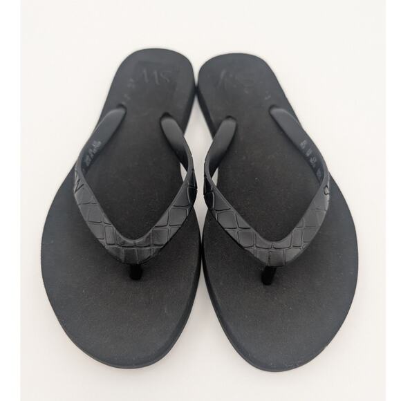 Stuart Weitzman Women's Embossed Flip Flop Thong Sandals Black Size US5 EU35.5 - Picture 3 of 11